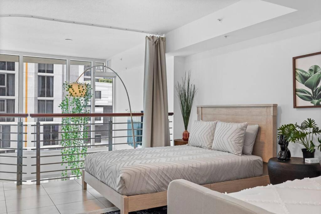 Apartment Stylish 3 Bed/2 Bath 2 Story *