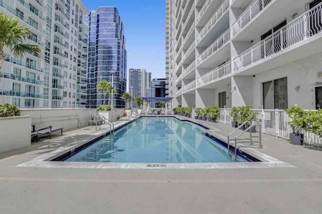 Superb Private Unit Perfectly Located In Brickell Apartment *