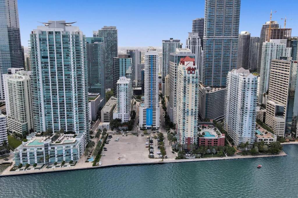 Superb Private Unit Perfectly Located In Brickell * Miami