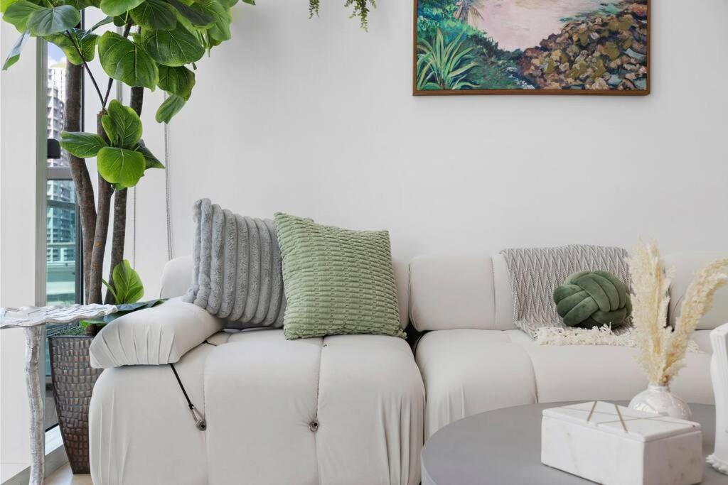 Stylish 3 Bed/2 Bath 2 Story Apartment *
