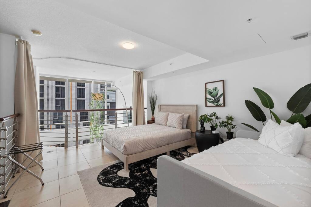 Stylish 3 Bed/2 Bath 2 Story Apartment *