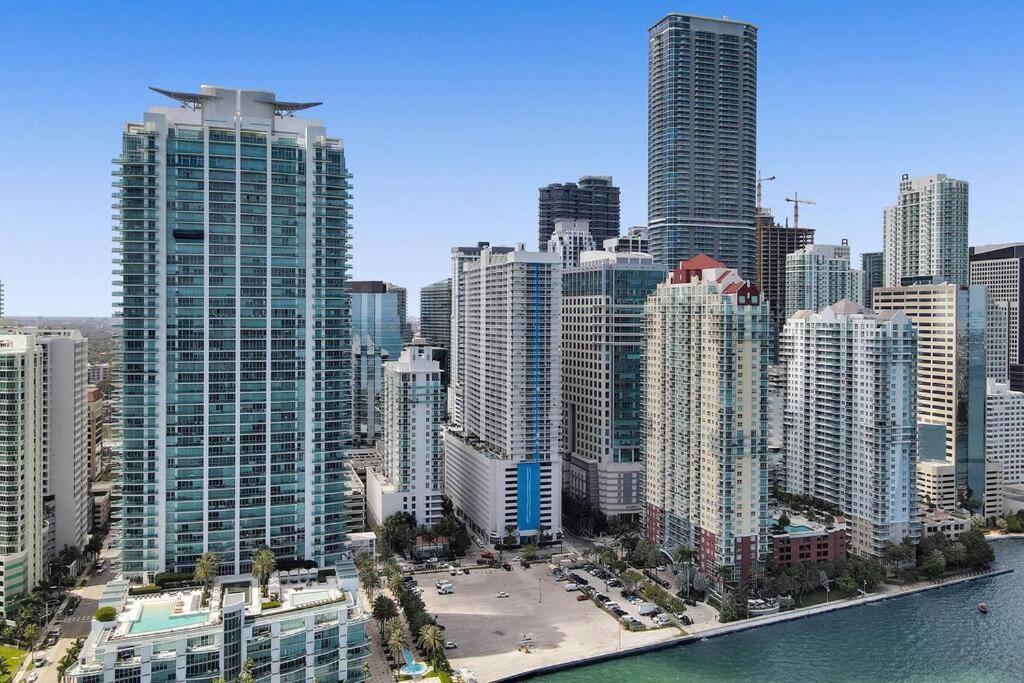 Superb Private Unit Perfectly Located In Brickell Apartment *