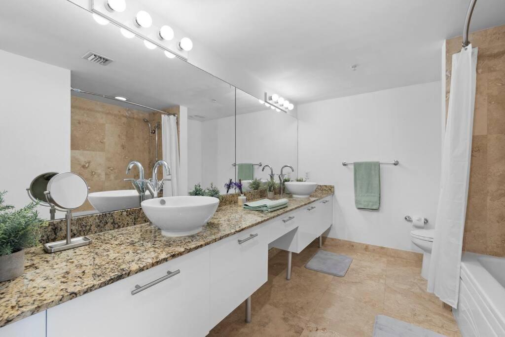 Stylish 3 Bed/2 Bath 2 Story * Miami