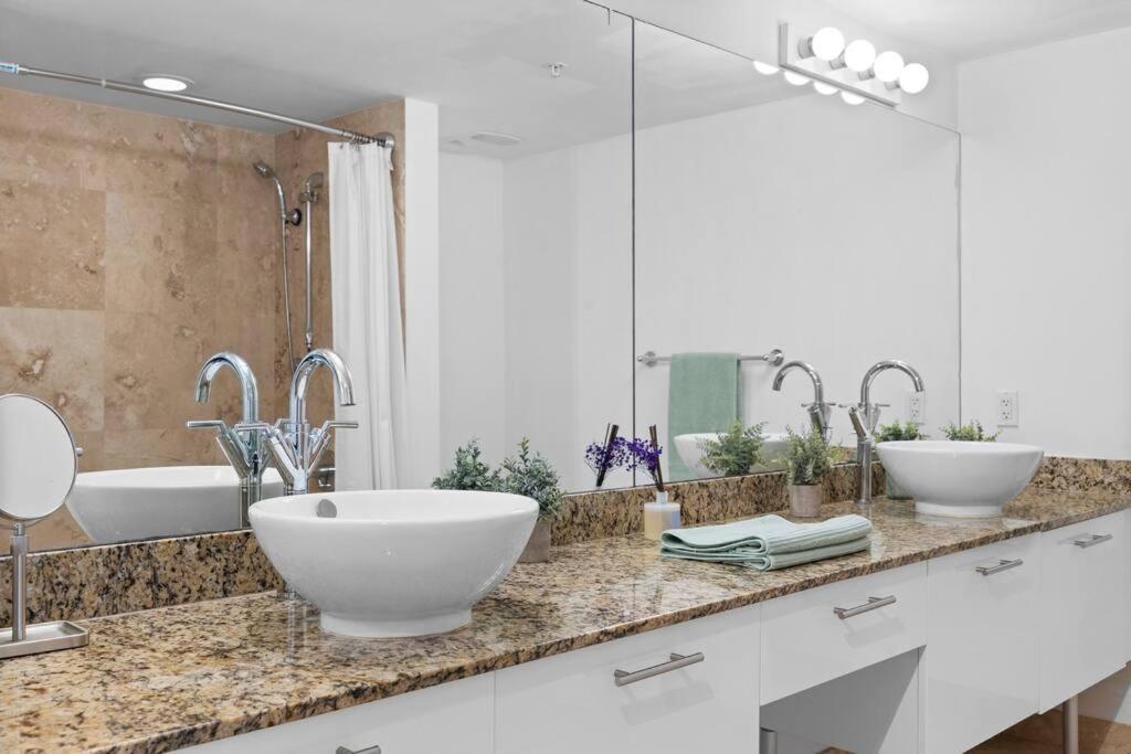 Apartment Stylish 3 Bed/2 Bath 2 Story