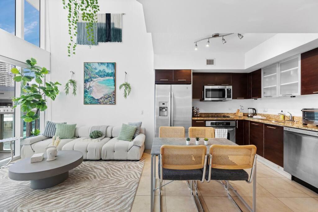 Stylish 3 Bed/2 Bath 2 Story Miami