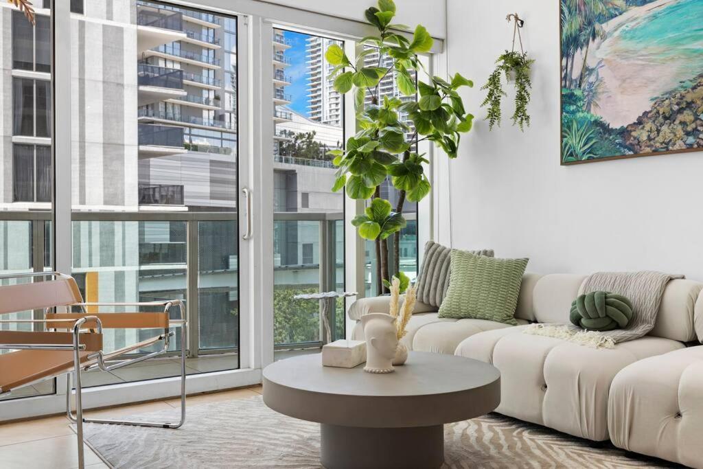 Stylish 3 Bed/2 Bath 2 Story Apartment