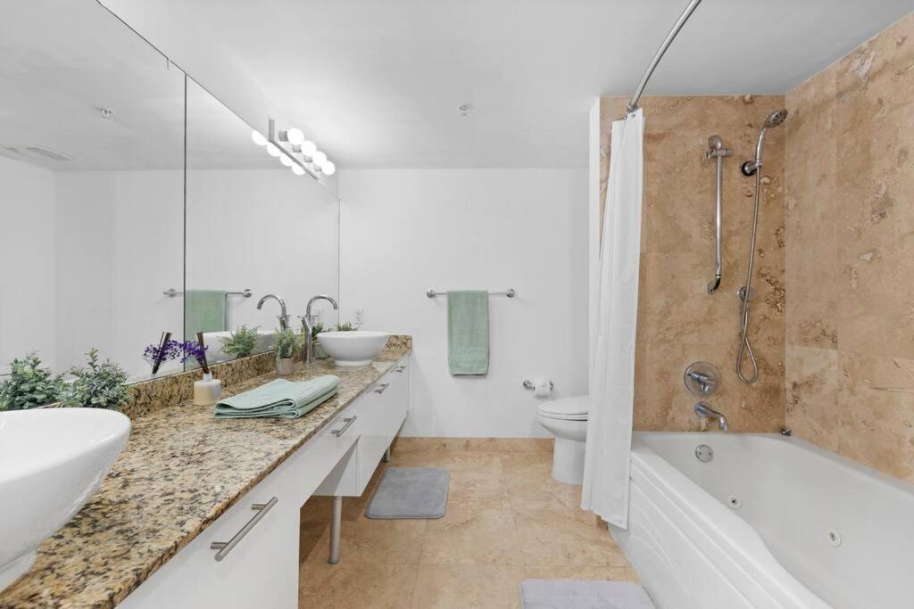 Apartment Stylish 3 Bed/2 Bath 2 Story *