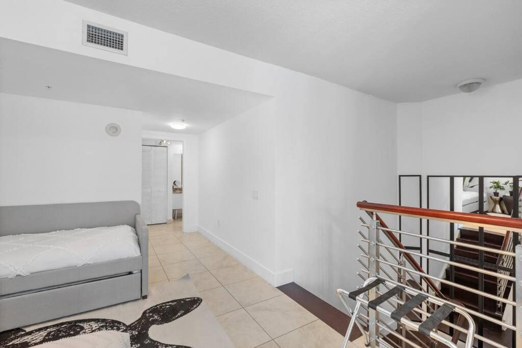 Stylish 3 Bed/2 Bath 2 Story *