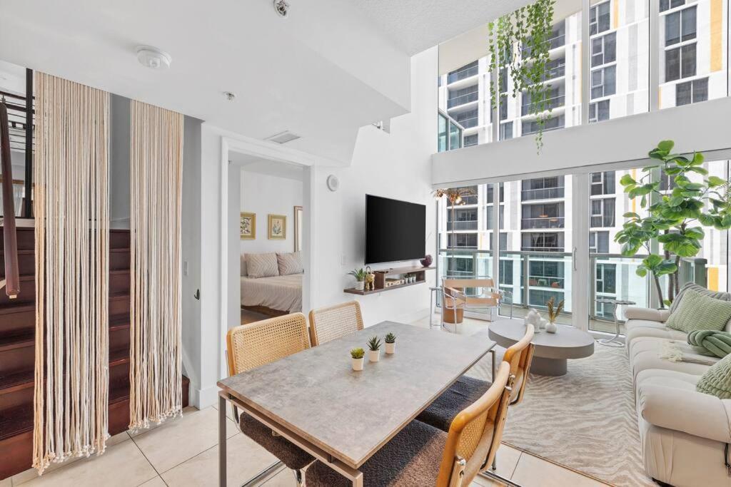 Stylish 3 Bed/2 Bath 2 Story * Miami