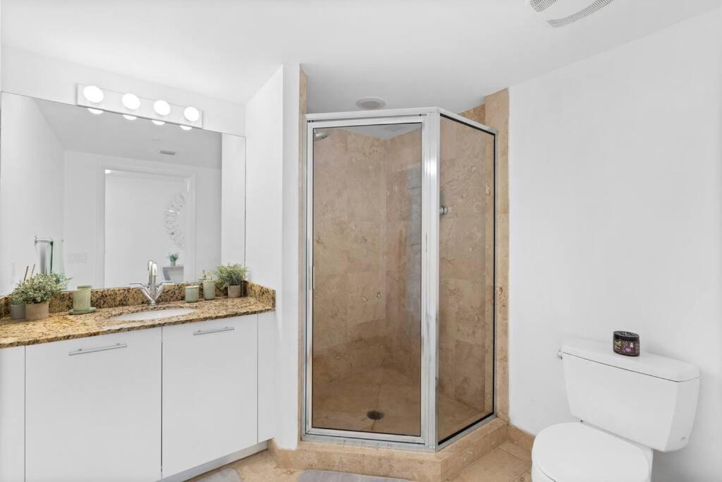 Apartment Stylish 3 Bed/2 Bath 2 Story
