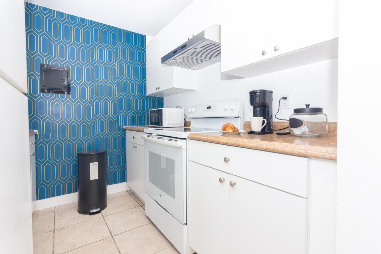 One Bedroom - With Parking & Balcony - Heart Of Wynwood Apartment