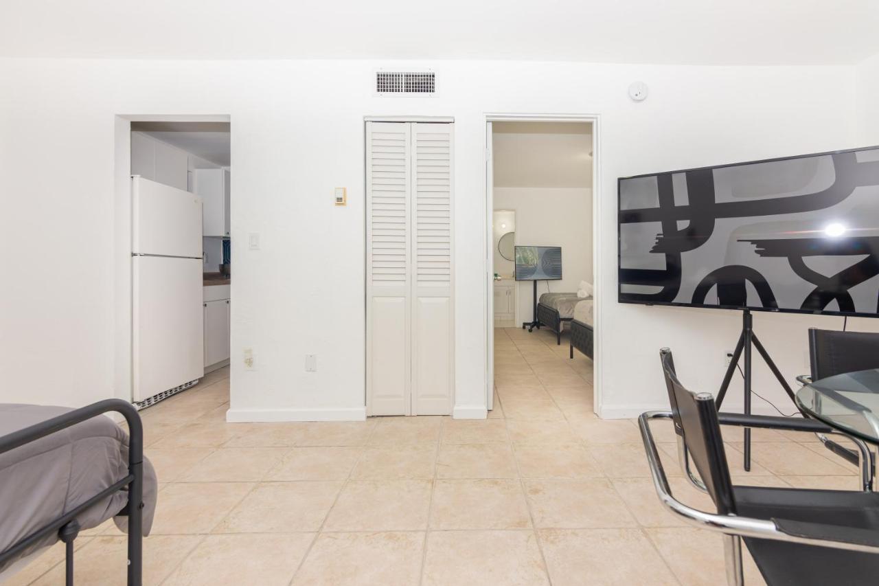 One Bedroom - With Parking & Balcony - Heart Of Wynwood Apartment