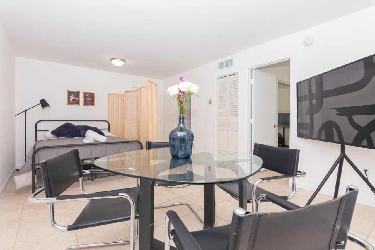 One Bedroom - With Parking & Balcony - Heart Of Wynwood Apartment