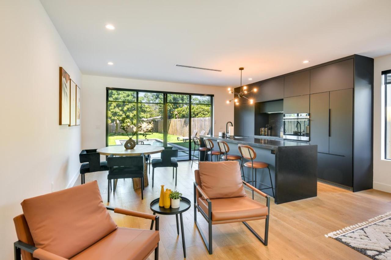 Modern With Pool 1 Mi To Design District! *