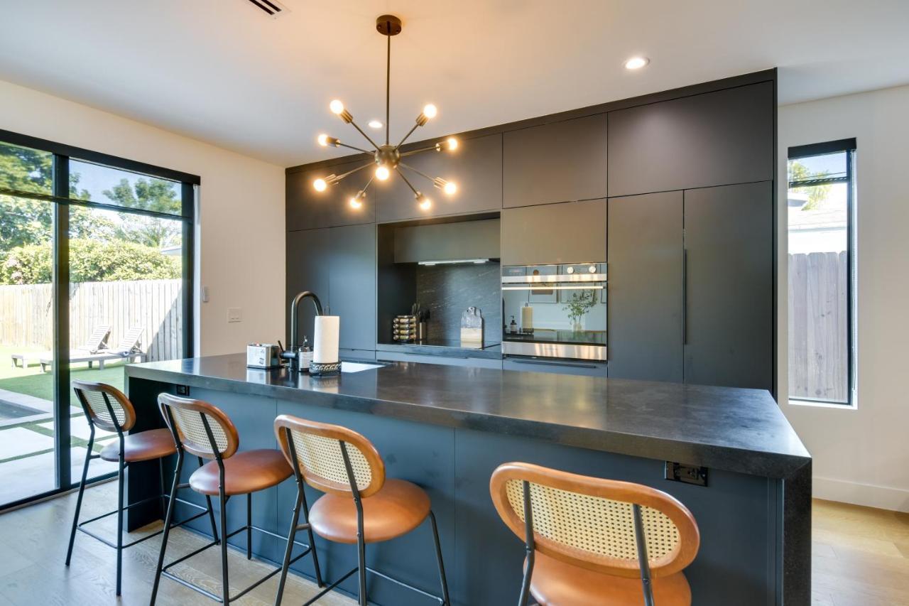 Modern With Pool 1 Mi To Design District! Miami