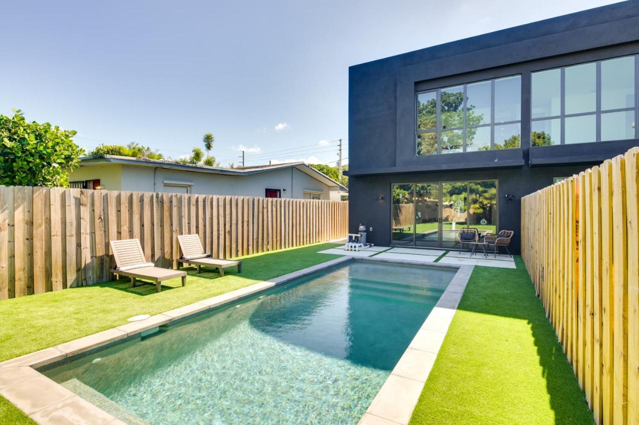 Modern With Pool 1 Mi To Design District! Miami