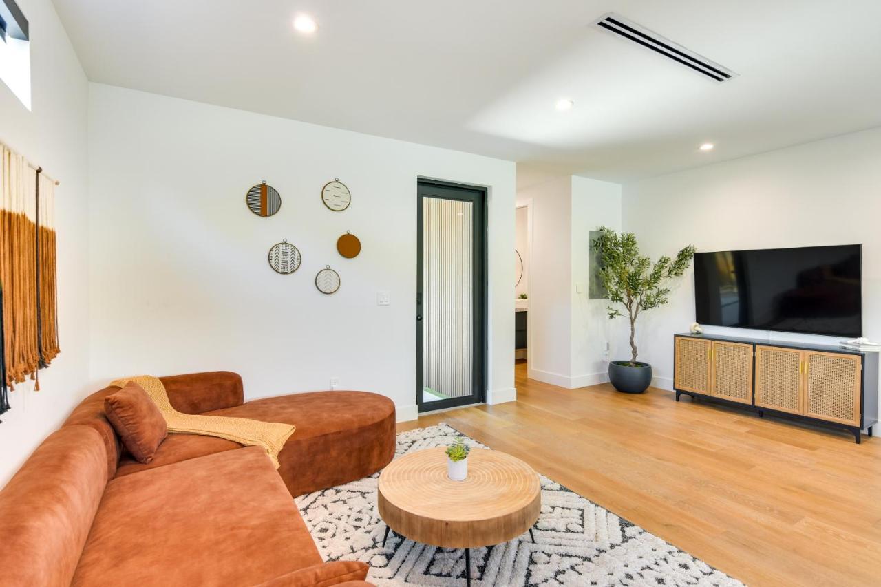 Holiday home Modern With Pool 1 Mi To Design District! *