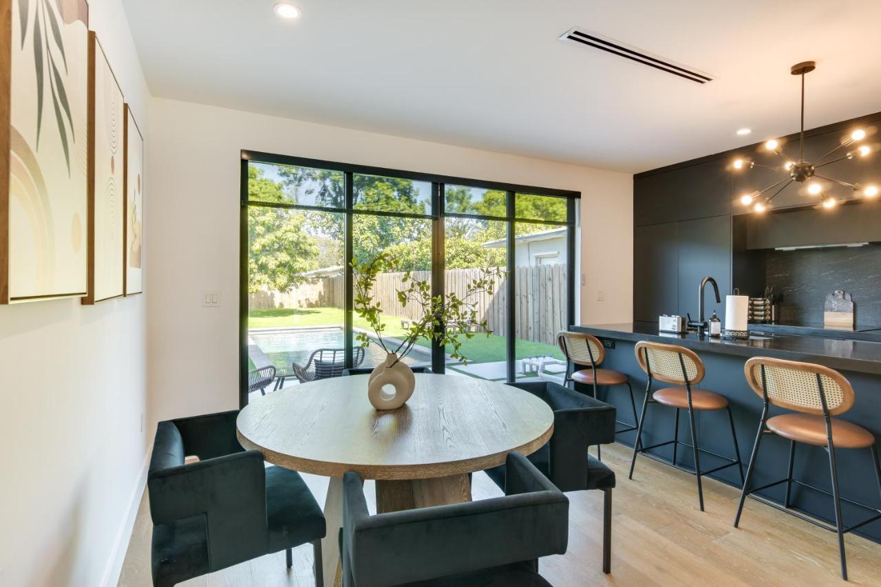 Modern With Pool 1 Mi To Design District! Holiday home *