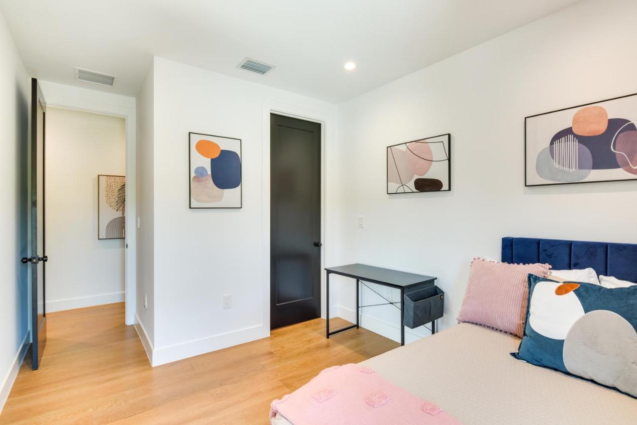 Holiday home Modern With Pool 1 Mi To Design District!