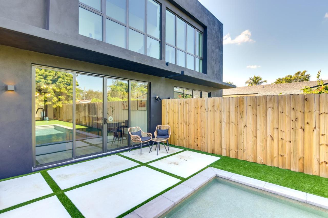 Modern With Pool 1 Mi To Design District! Holiday home Miami