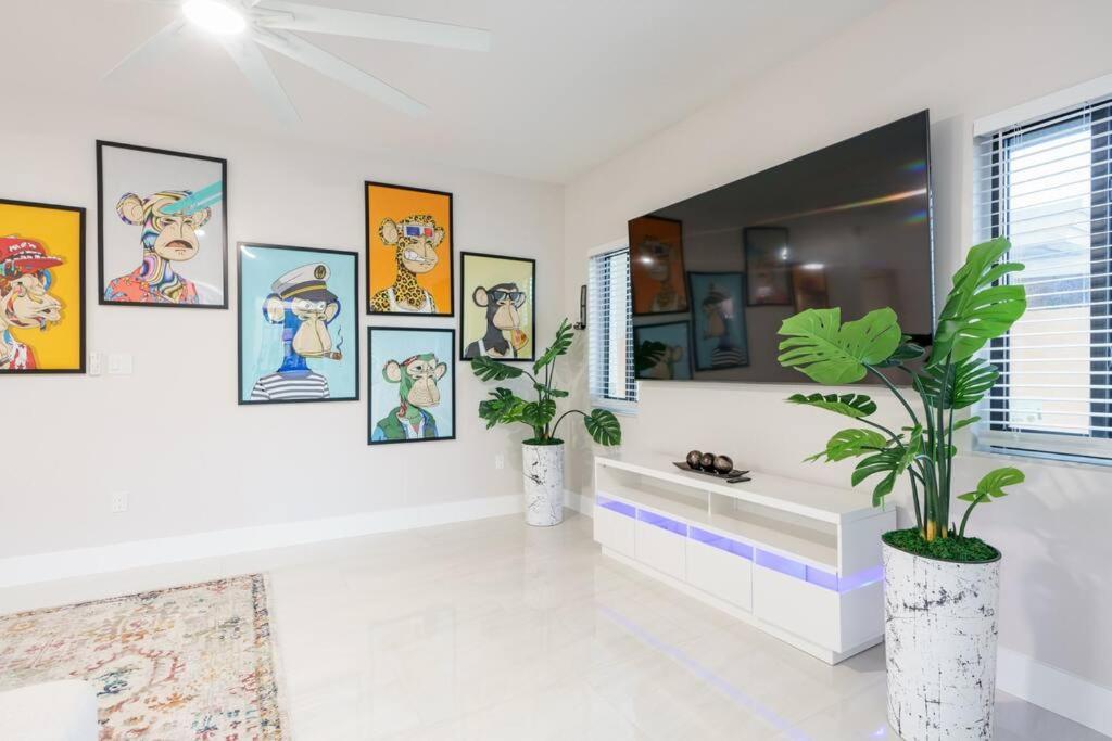 New & Calle Ocho With Arcade! Apartment Miami