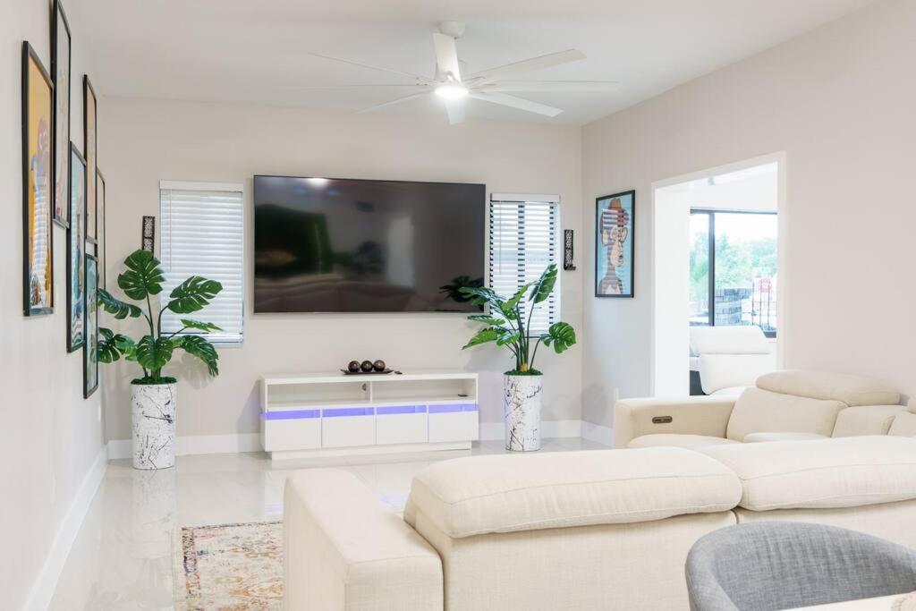 New & Calle Ocho With Arcade! Apartment *