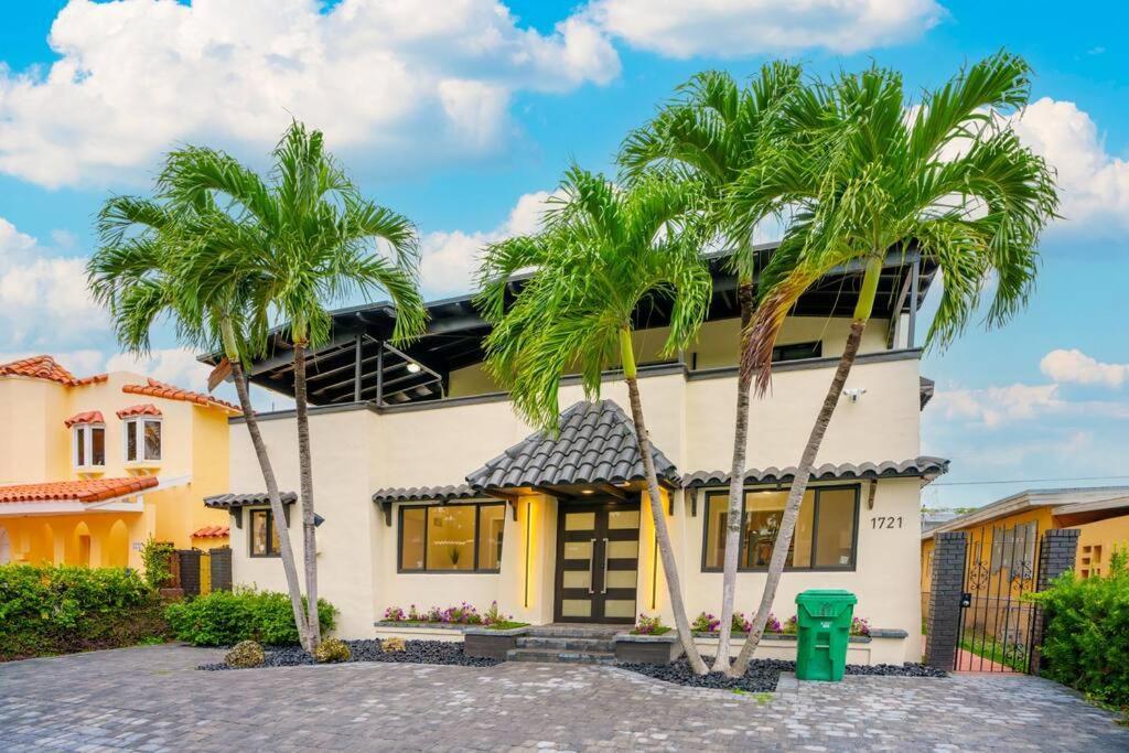 New & Calle Ocho With Arcade! Apartment Miami