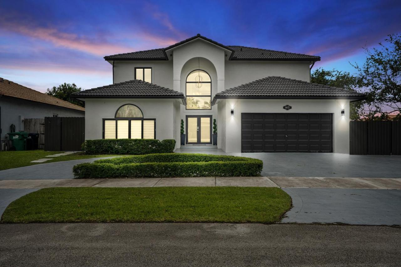 Villa Blanca 4bd Mega W Games Bbq And *