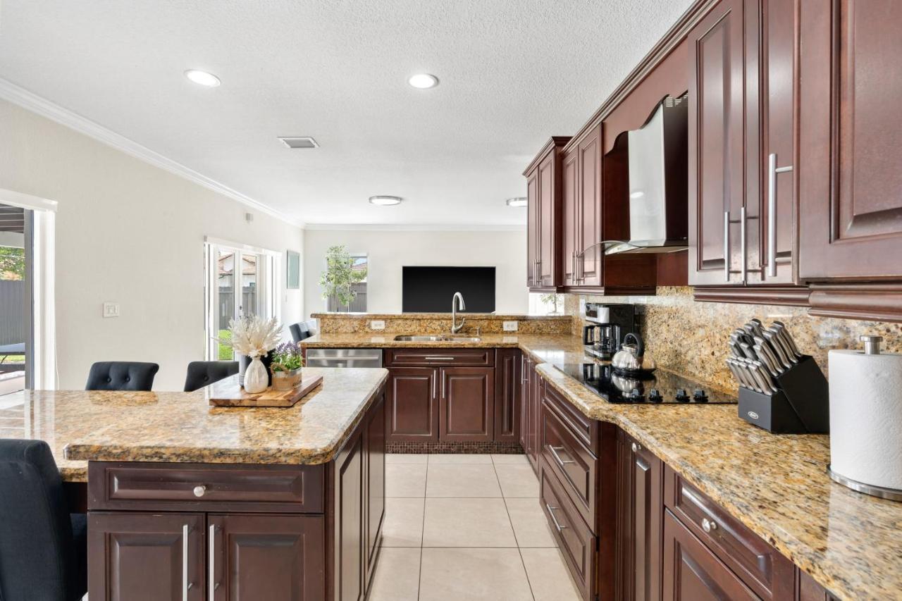 Blanca 4bd Mega W Games Bbq And Villa *
