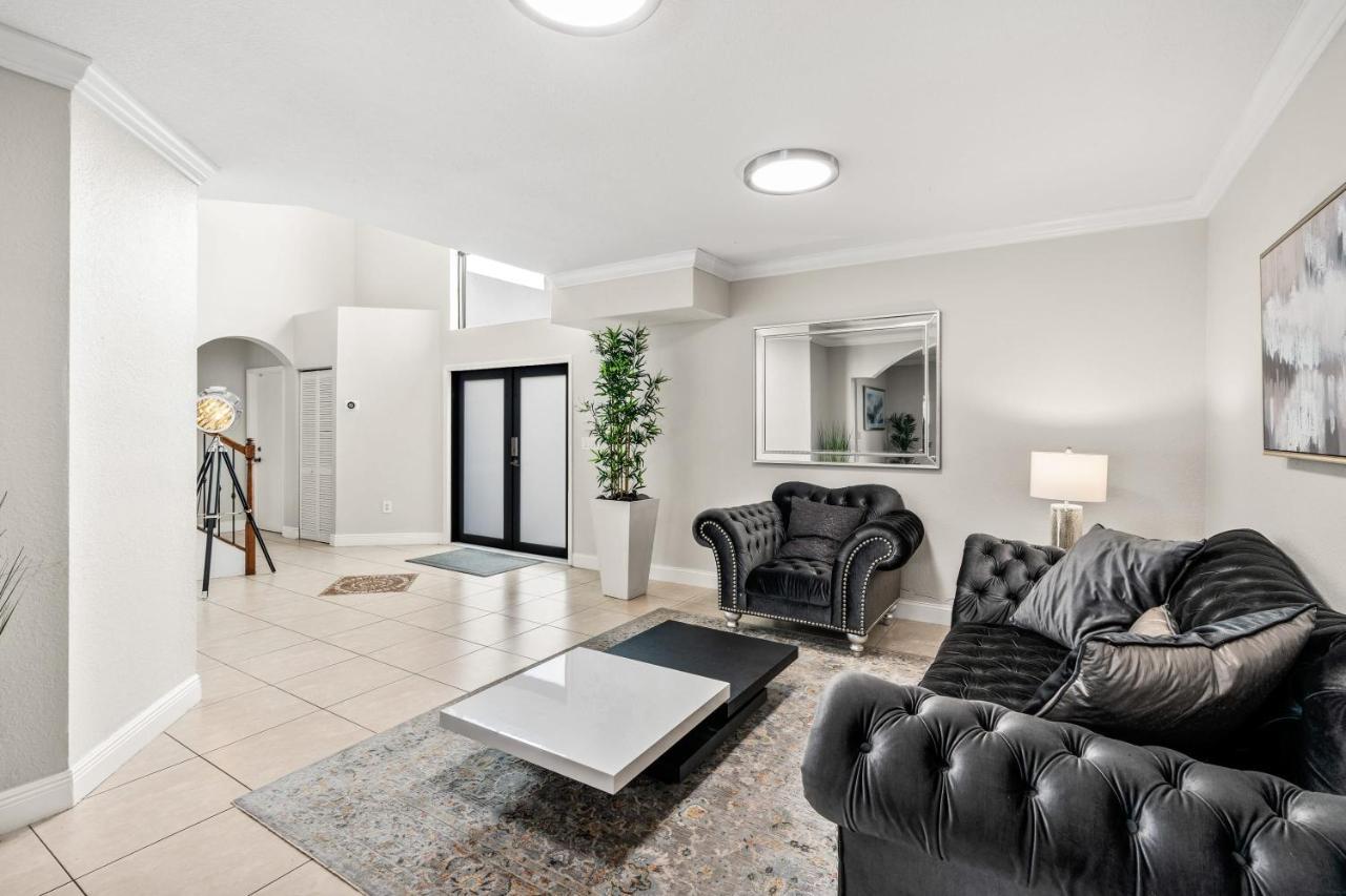 Villa Blanca 4bd Mega W Games Bbq And