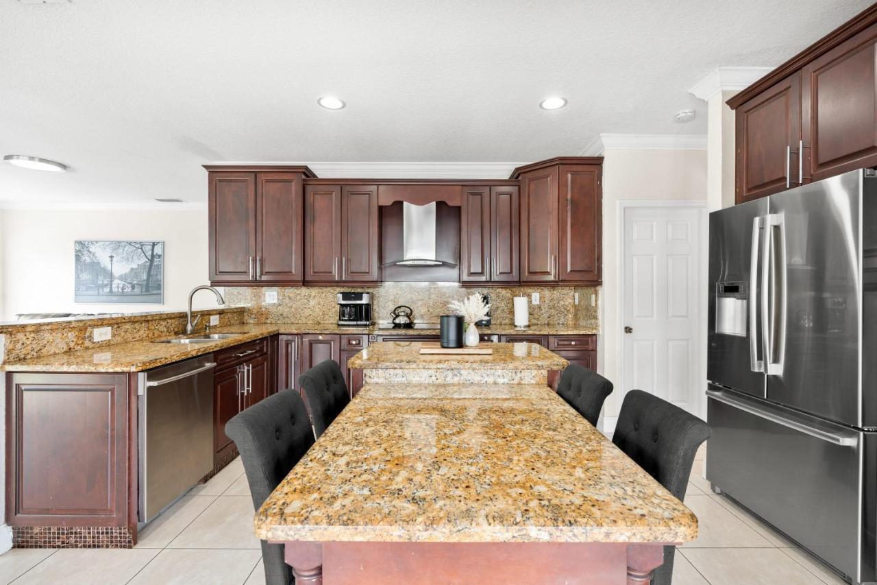 Villa Blanca 4bd Mega W Games Bbq And Miami