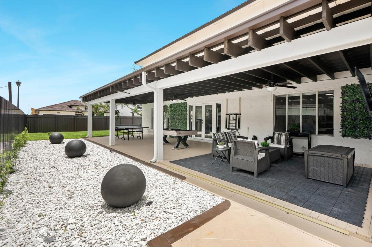 Villa Blanca 4bd Mega W Games Bbq And