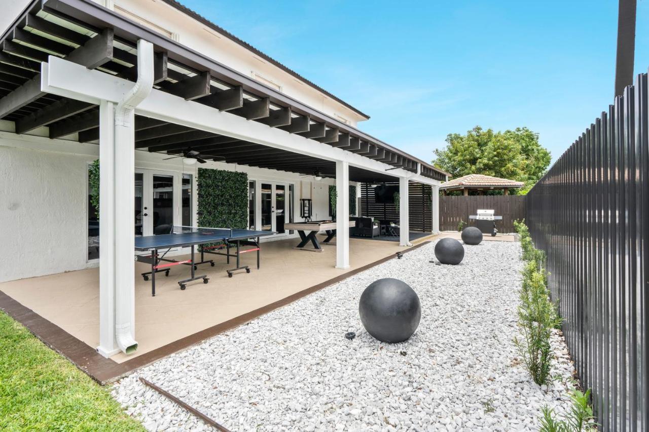 Villa Blanca 4bd Mega W Games Bbq And