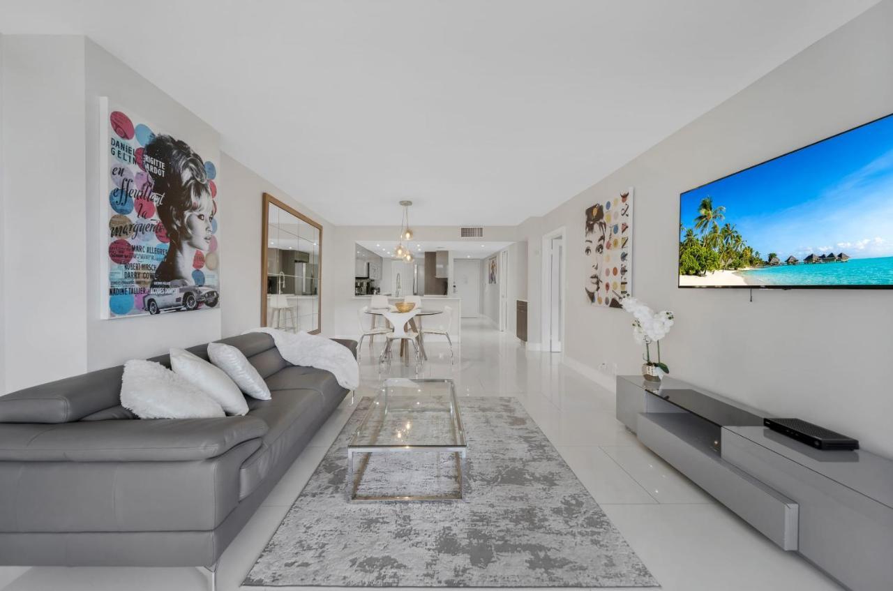 Apartment Bay Overlooking With Balcony