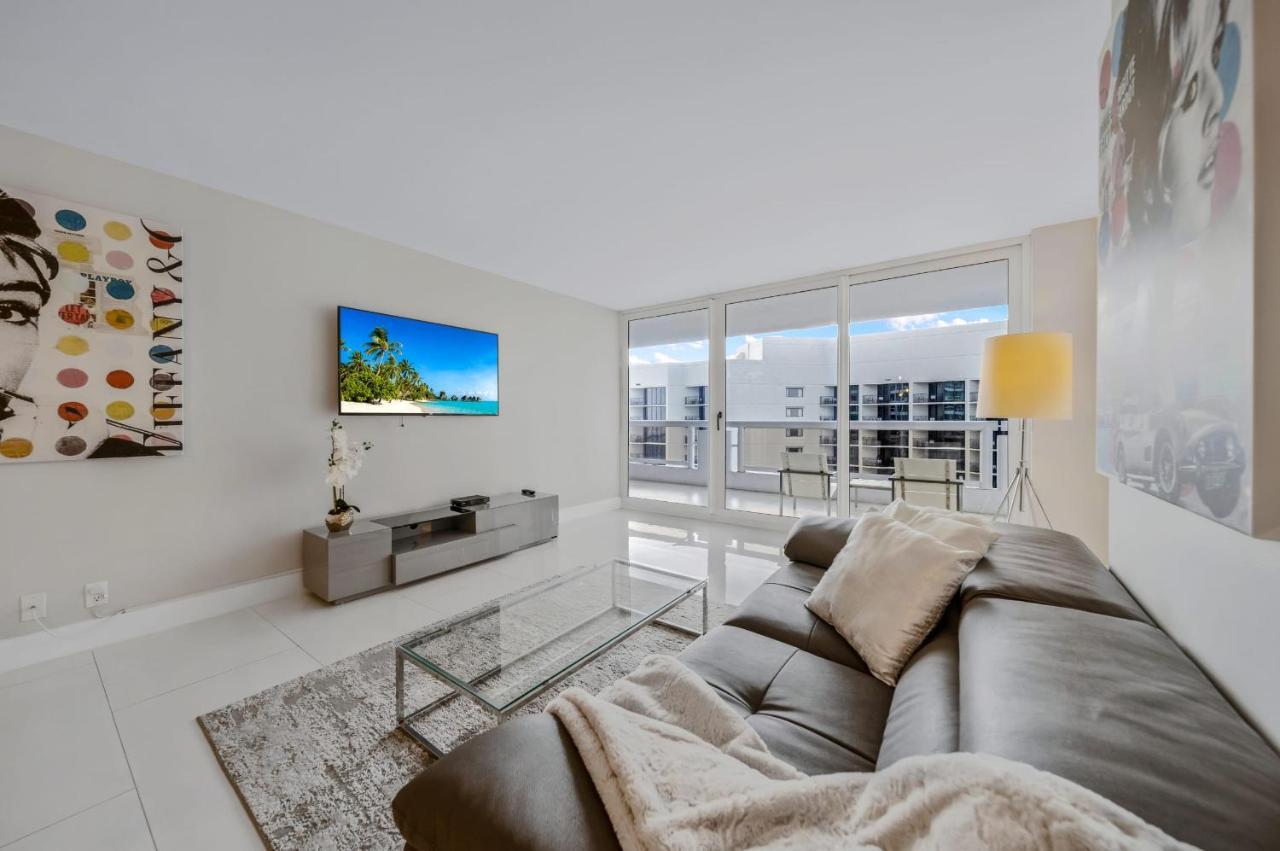 Apartment Bay Overlooking With Balcony *