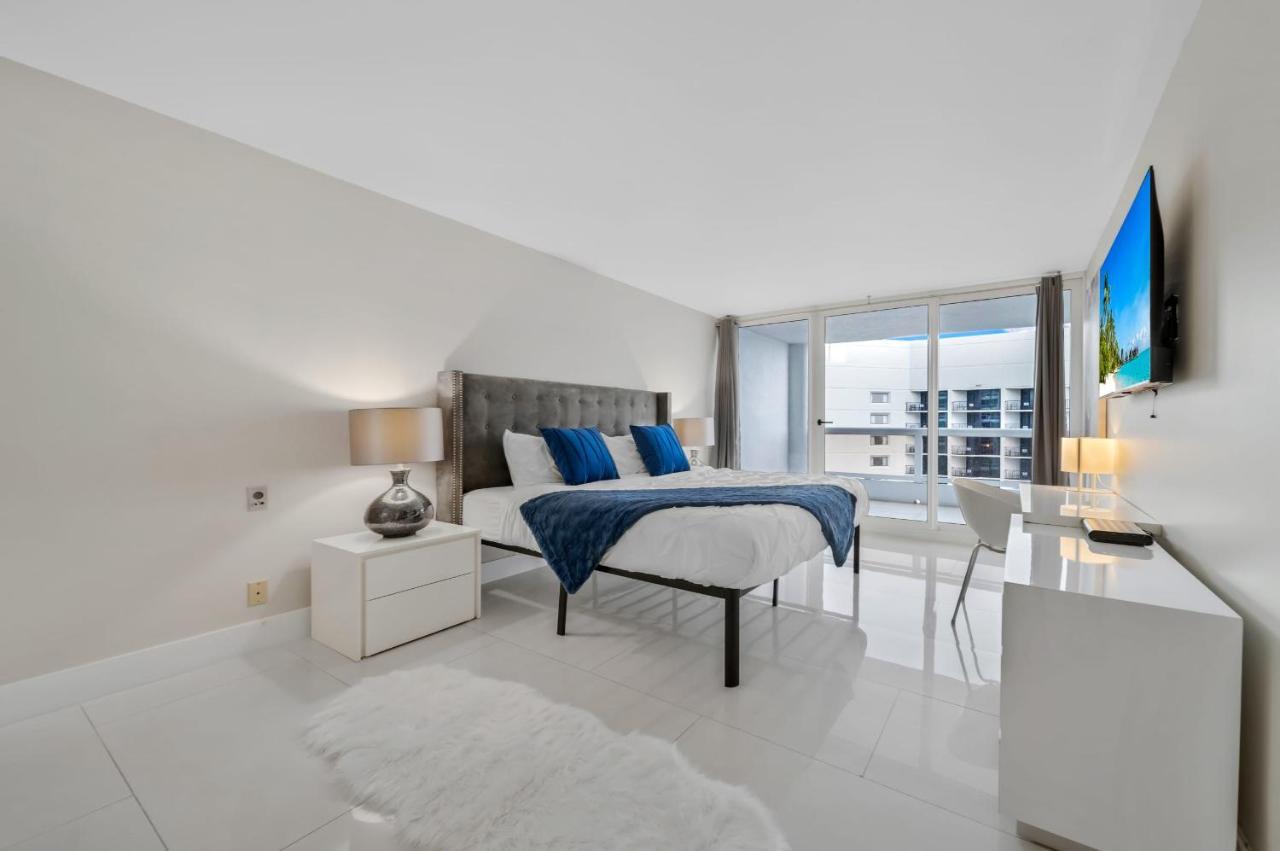 Apartment Bay Overlooking With Balcony *