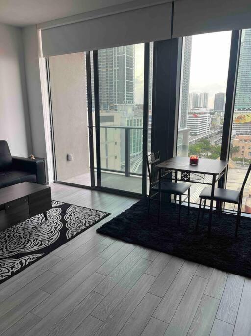 Apartment Vibrant Studio Downtown