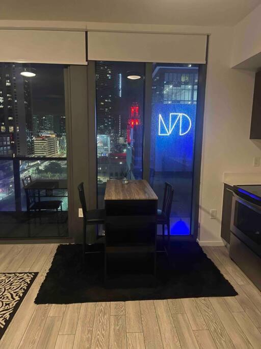 Apartment Vibrant Studio Downtown