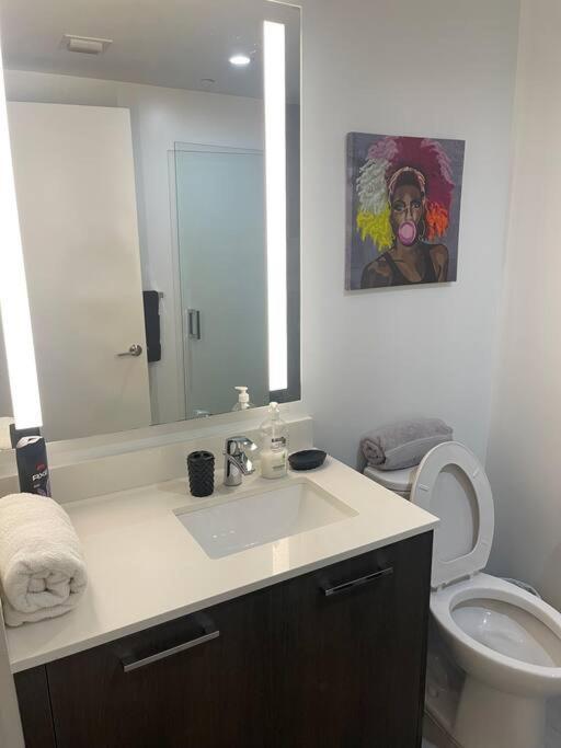 Vibrant Studio Downtown Apartment