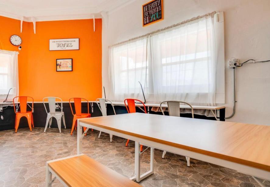 On A Budget - Free Dinner -coffee - Tea - Every Day-female Only Dorms - Men Only Dorms - Under New Management Albergue *