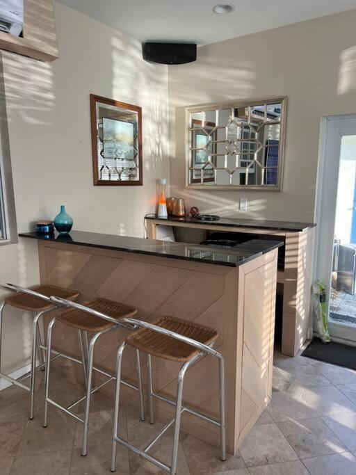 Rustica 5 Bedroom 3 Bath With Pool Next To River 1800 Holiday home Miami