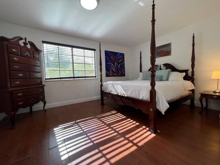Rustica 5 Bedroom 3 Bath With Pool Next To River 1800 *