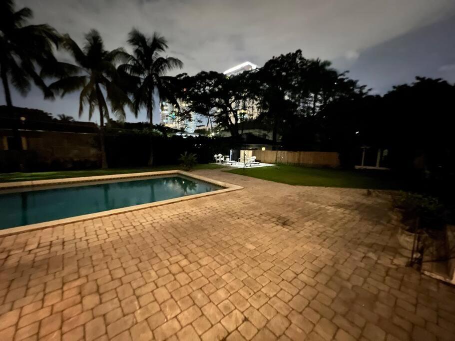 Rustica 5 Bedroom 3 Bath With Pool Next To River 1800 Miami