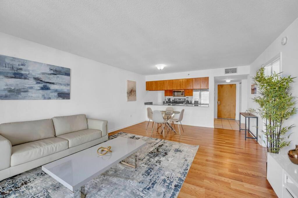 Unit •1 Bdr With Ocean And View•free Parking *