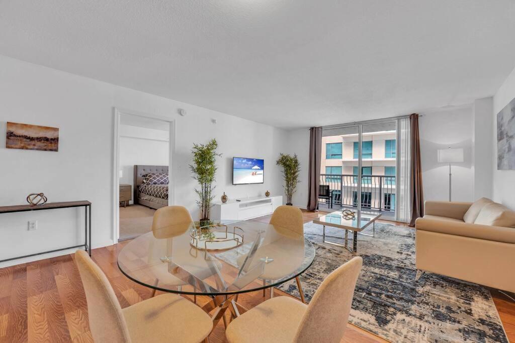 Apartment Unit •1 Bdr With Ocean And View•free Parking