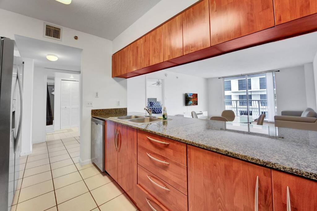 Unit •1 Bdr With Ocean And View•free Parking *