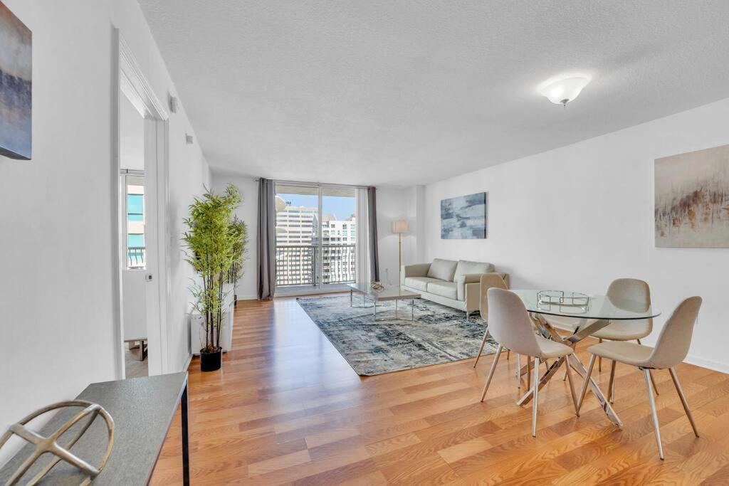 Apartment Unit •1 Bdr With Ocean And View•free Parking