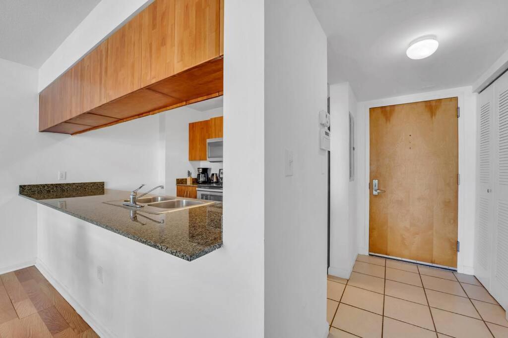 Unit •1 Bdr With Ocean And View•free Parking Apartment