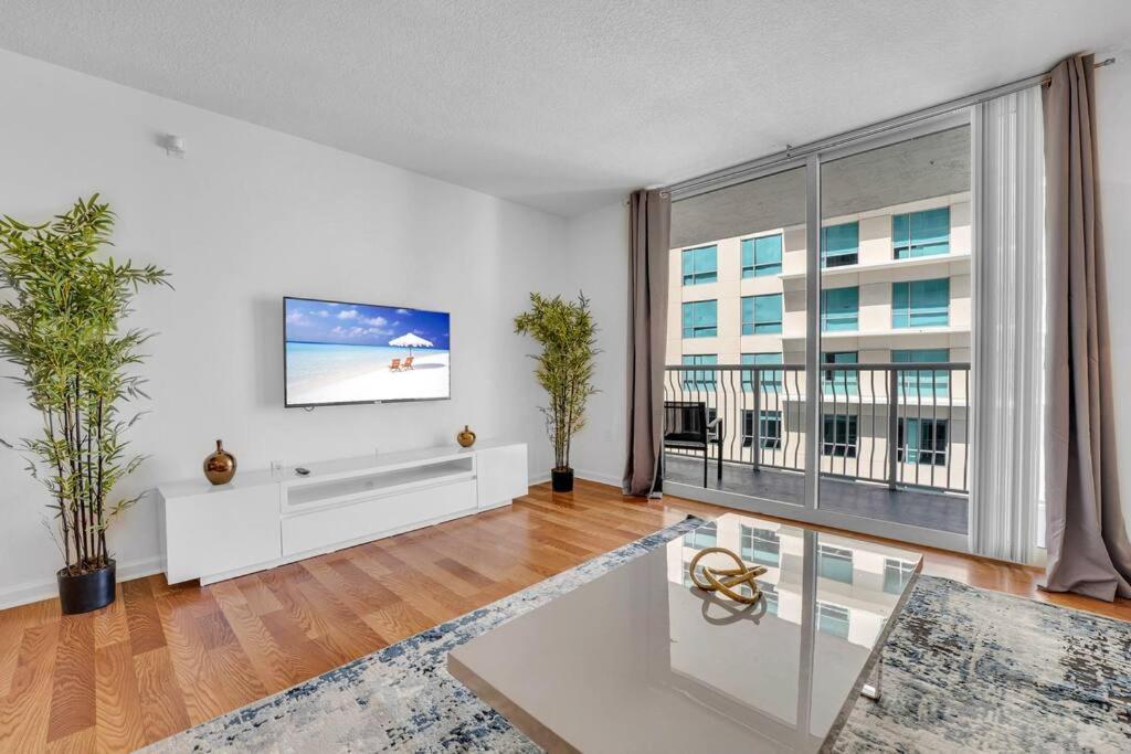 Apartment Unit •1 Bdr With Ocean And View•free Parking Miami