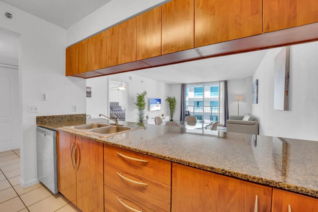 Unit •1 Bdr With Ocean And View•free Parking Apartment